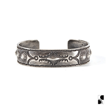 =silvarie=HOZHO 日本手工敲制古朴图腾精美浮雕美式纯银手镯日潮
