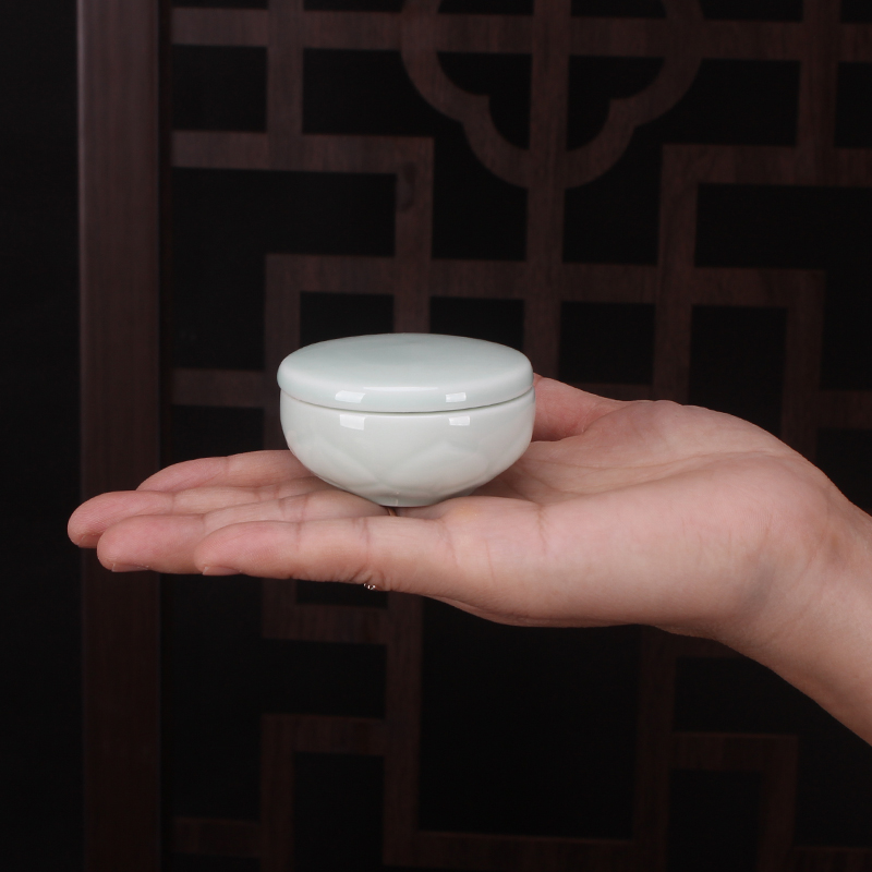 小茶罐瓷盒浮雕青色药膏面霜