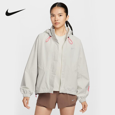 耐克SWIFT女子外套秋冬新款休闲宽松反光连帽运动茄克IO0251-047