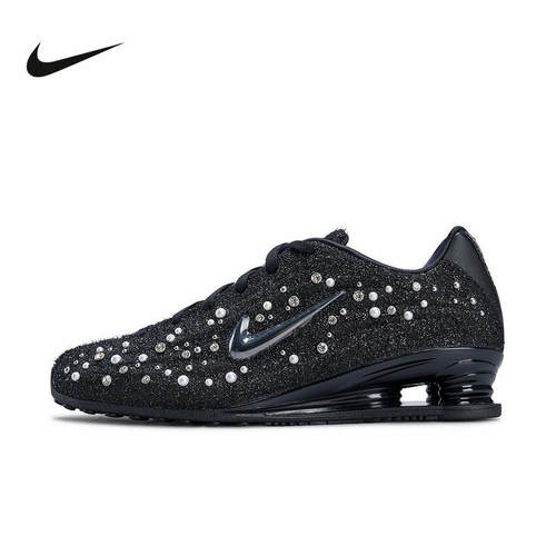 Nike耐克女马年满天星气柱跑鞋