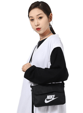 Nike耐克女包新款黑色小包休闲包单肩包时尚运动斜挎包CW9300-010