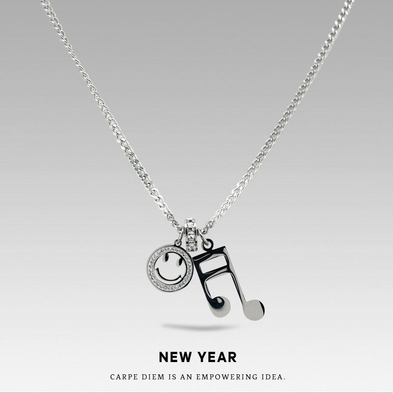 原创ins风甜酷气质音符吊坠通勤百搭钛钢项链高街女个性小众潮男