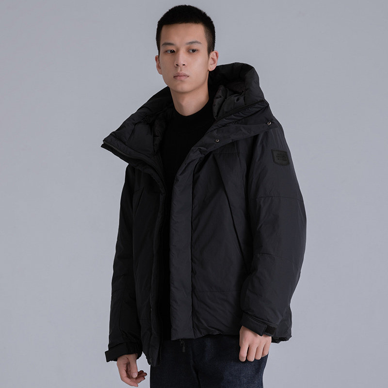 黑色短款羽绒连帽防寒派克大衣