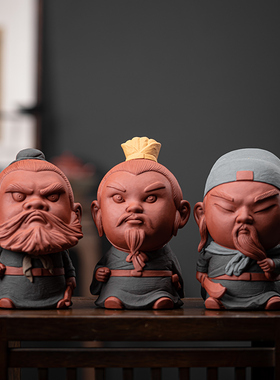 中式陶瓷三国人物摆件