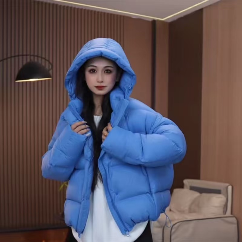 蓝色连帽泡芙羽绒棉服女