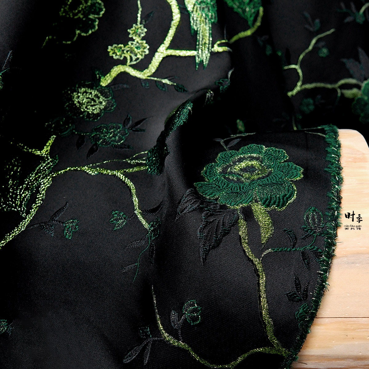 杜鹃花喜鹊戏耍枝头中式立体提花肌理布料自制外套汉服设计师面料