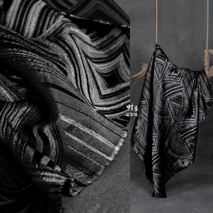 复古黑白色民族风几何图案连衣裙提花布料亮丝服装肌理设计师面料