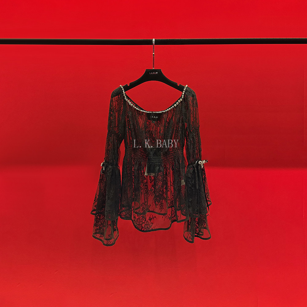 【L.K.BABY】锁骨精灵 性感V领镶钻蝴蝶结透视蕾丝显瘦喇叭袖上衣