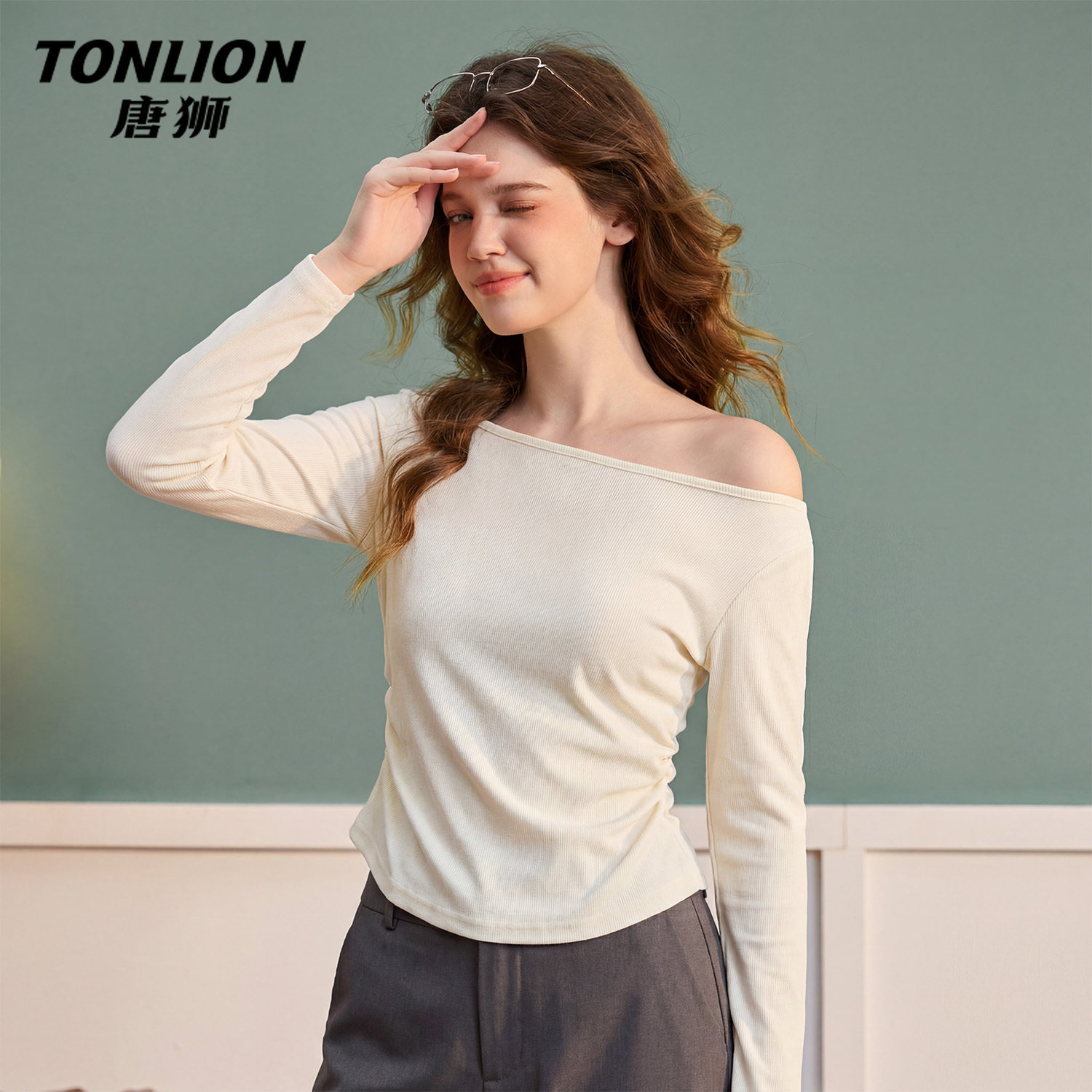 唐狮官方一字肩长袖t恤女2026新款春美式纯欲辣妹修身露肩上衣V