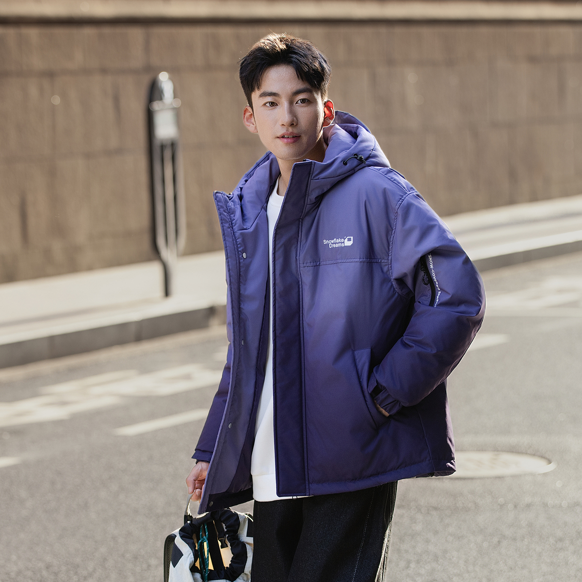 唐狮秋冬季男连帽渐变短款羽绒服