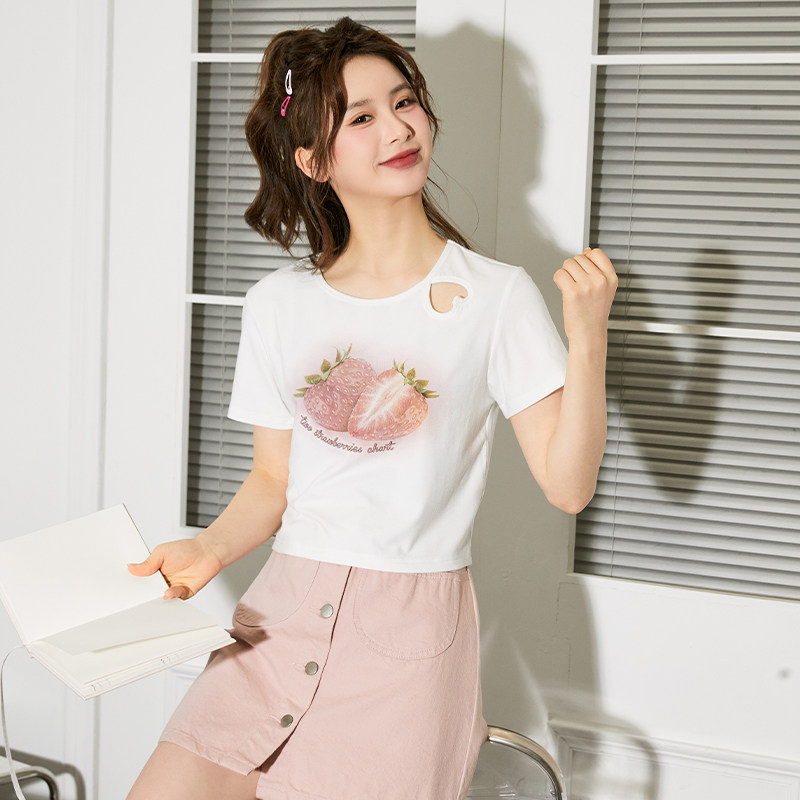 唐狮夏季新款女短袖T恤圆领短款修身草莓爱心镂空辣妹甜美G