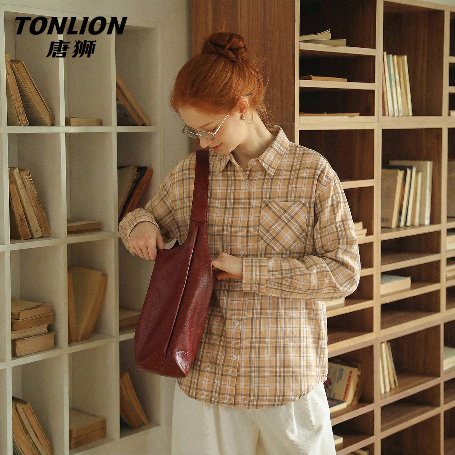 唐狮官方长袖格子衬衫女款2026新款春秋款韩系慵懒风外套上衣女V
