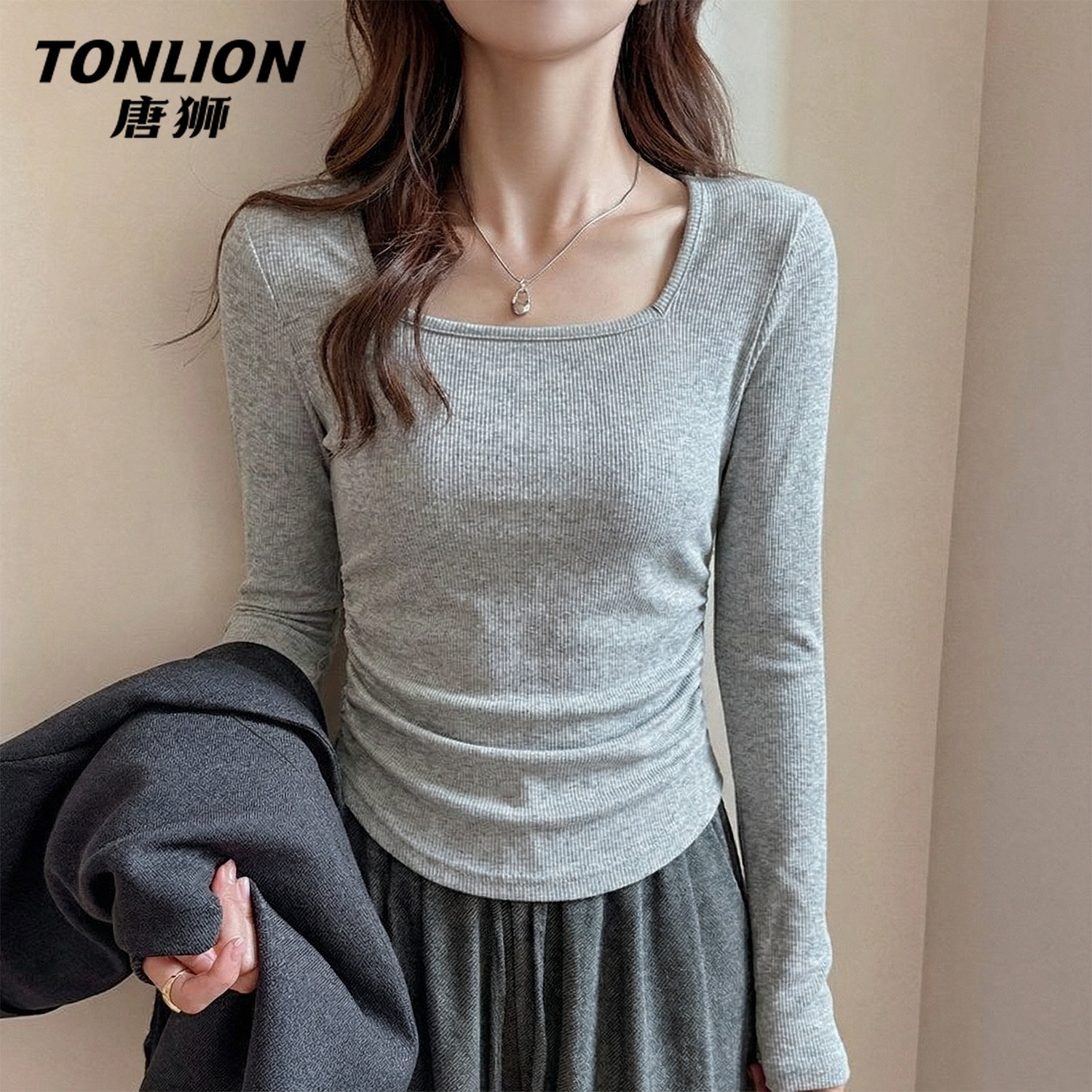 唐狮官方正肩修身长袖t恤女2026新款春秋款小个子显瘦方领上衣V