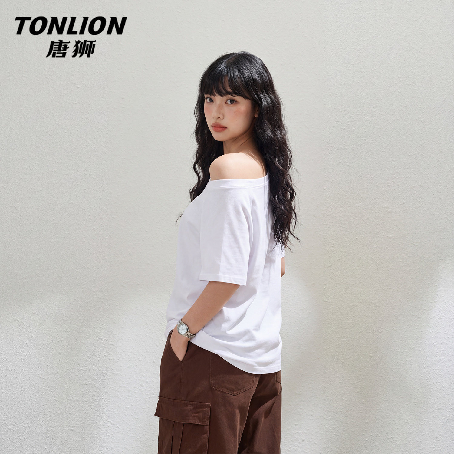 唐狮官方一字肩短袖t恤女2026新款春夏款美式纯欲半袖露肩上衣V