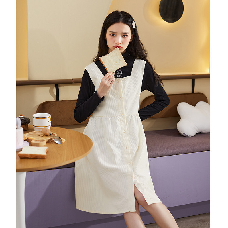 唐狮连衣裙秋季女灯芯绒背带裙纽扣外穿学生内搭文艺清新背心裙