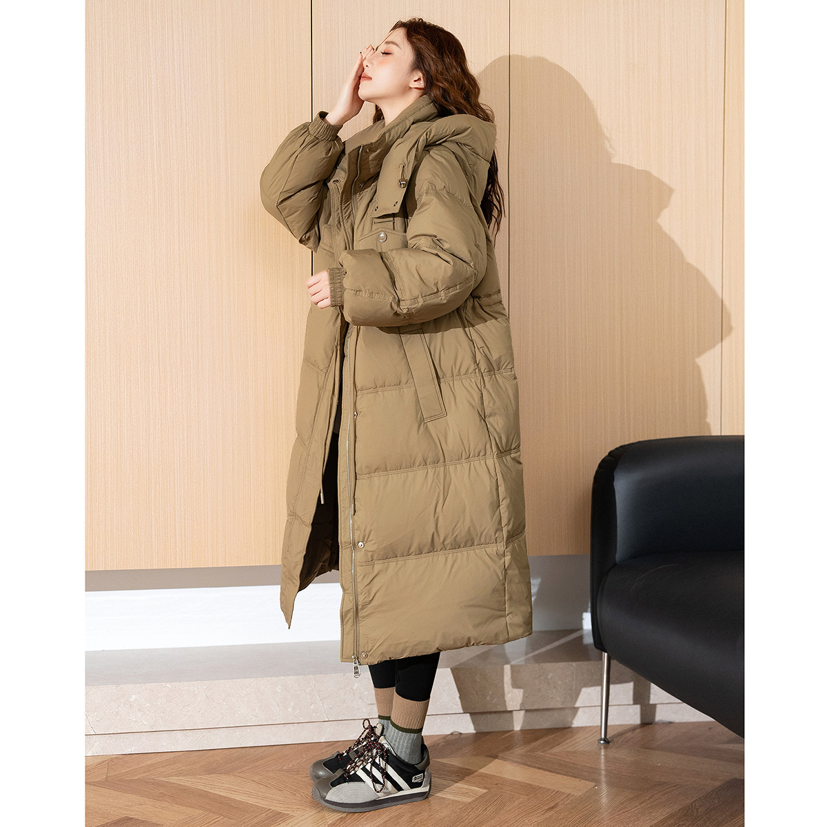 唐狮新款女长款收腰黑色羽绒服女新款冬季连帽厚外套慵懒风cqtu