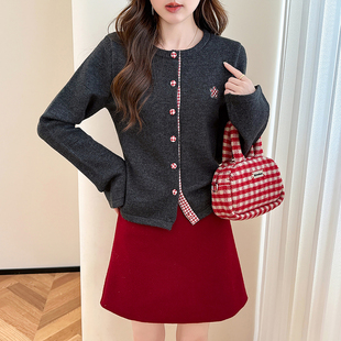 可爱节日氛围感毛线衫 唐狮秋冬季 女毛衣拼接格纹显瘦圆领开衫