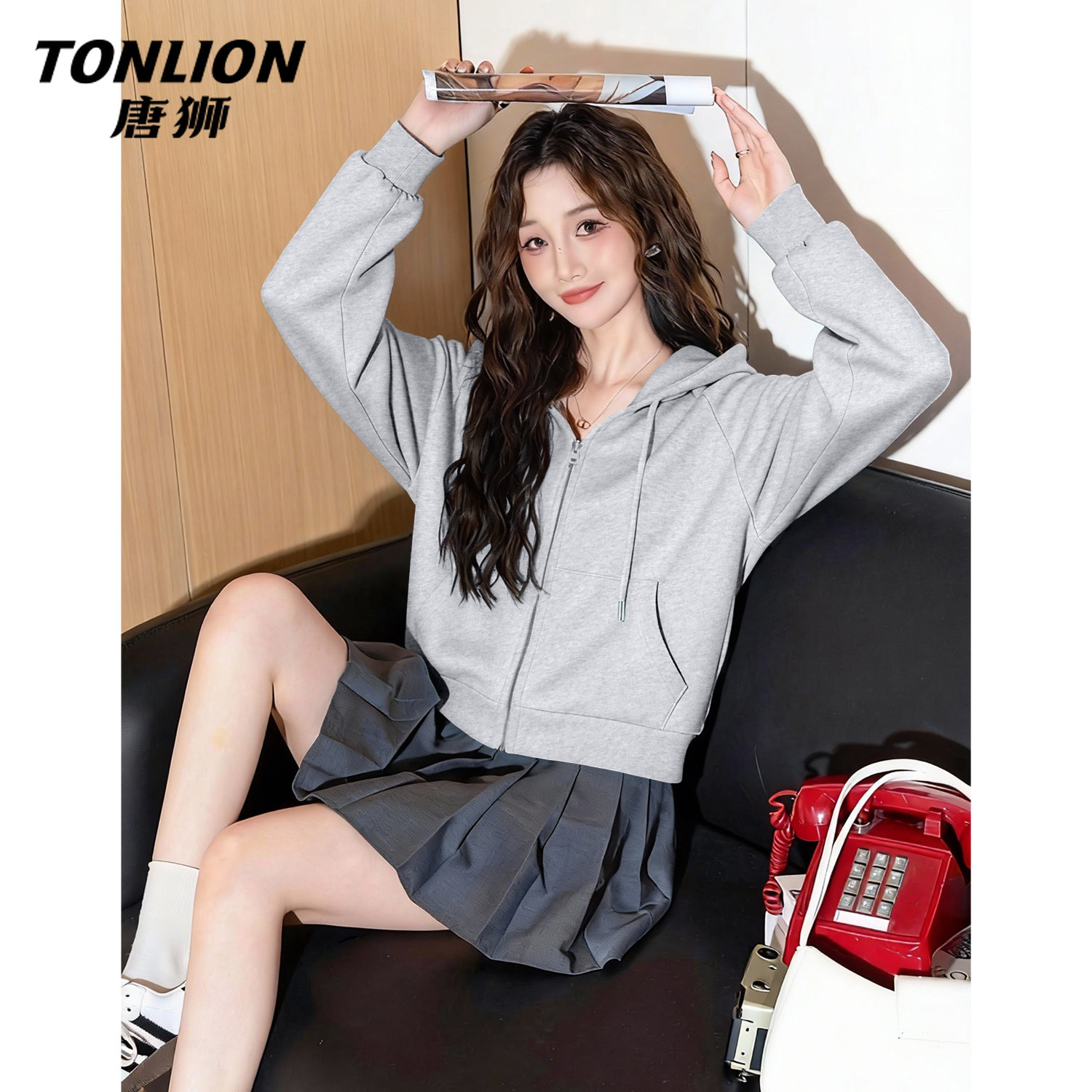 唐狮官方短款连帽卫衣女2026新款春秋款女士宽松显瘦开衫外套女V