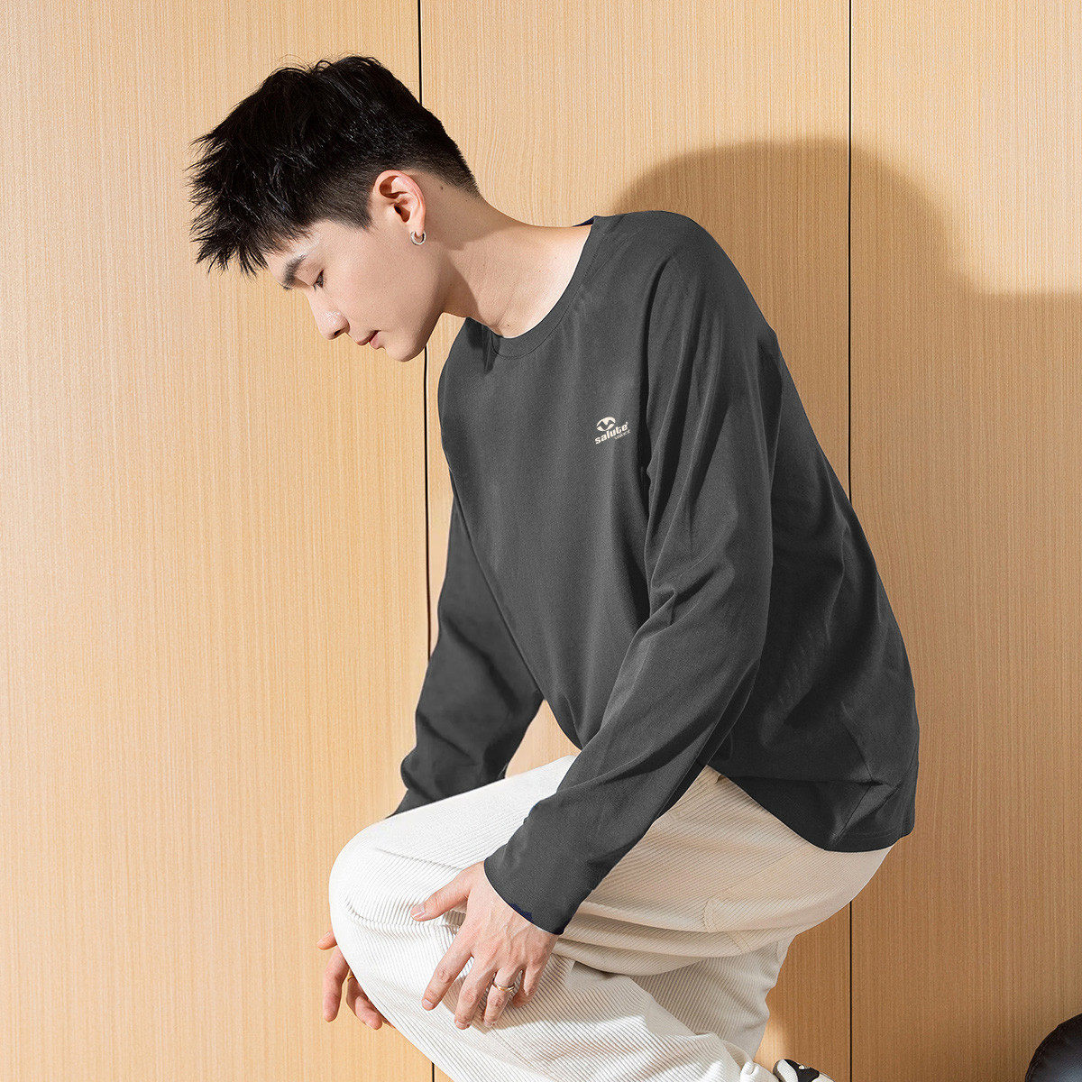 唐狮春秋新款长袖T恤男小细节宽松圆领黑色内搭休闲打底衫潮TE