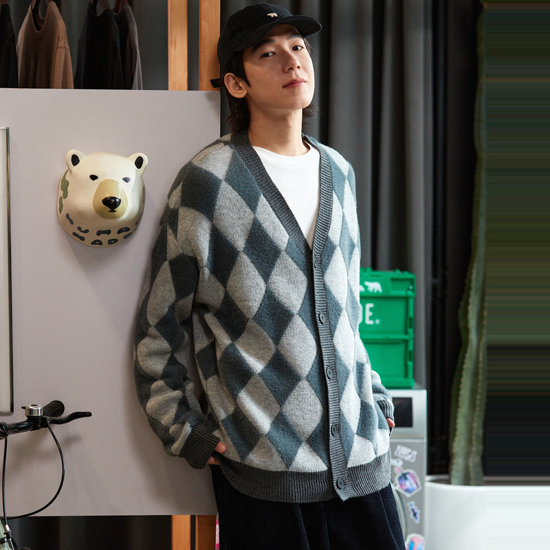 唐狮男士毛衣开衫秋冬季新宽松外套v领几何菱形格男毛衫潮