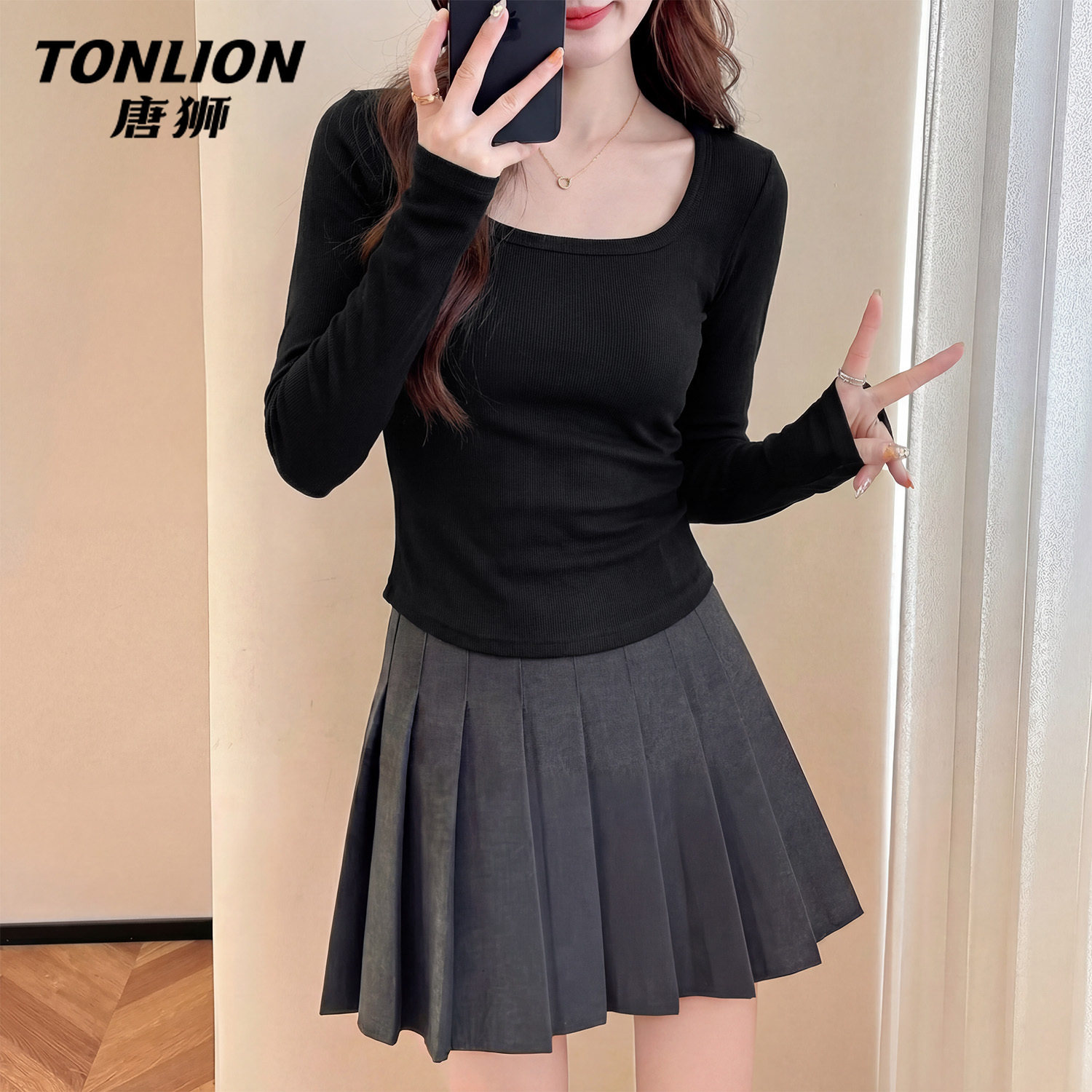唐狮官方修身显瘦长袖t恤女2026新款春短款方领打底衫黑色上衣V