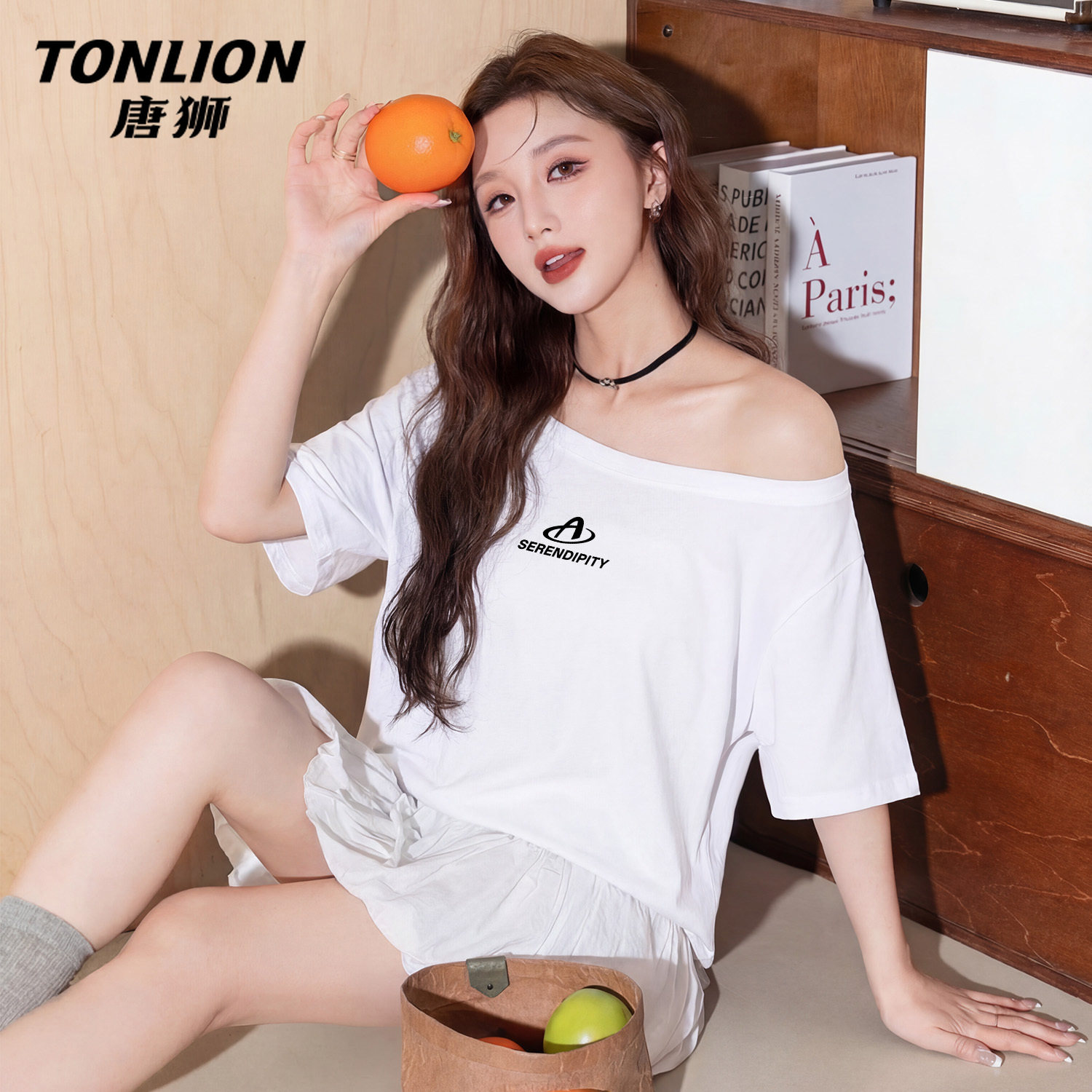 唐狮官方露肩短袖t恤夏今年流行的爆款女装设计感半袖斜肩上衣VC