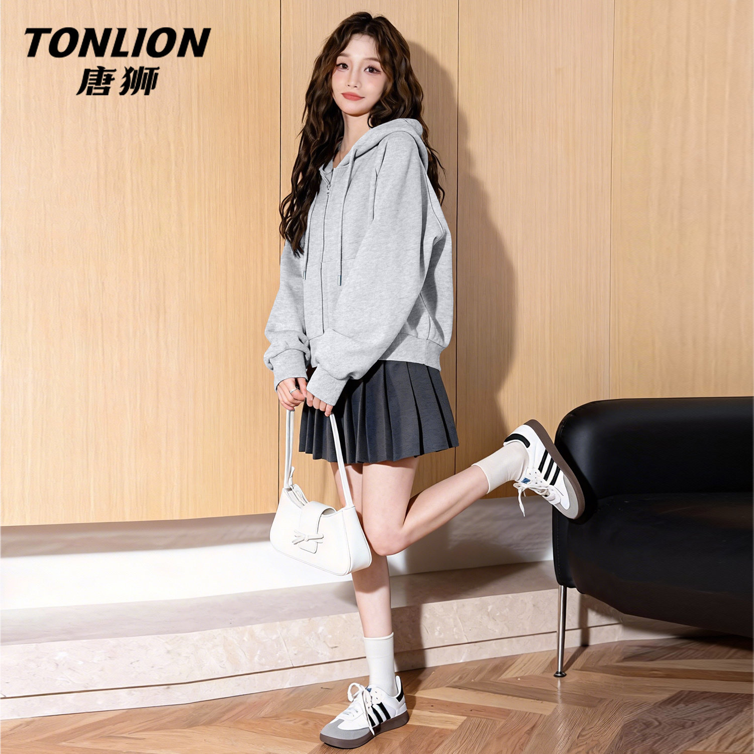 唐狮官方灰色连帽外套女2026新款春秋款小个子宽松显瘦短款开衫V