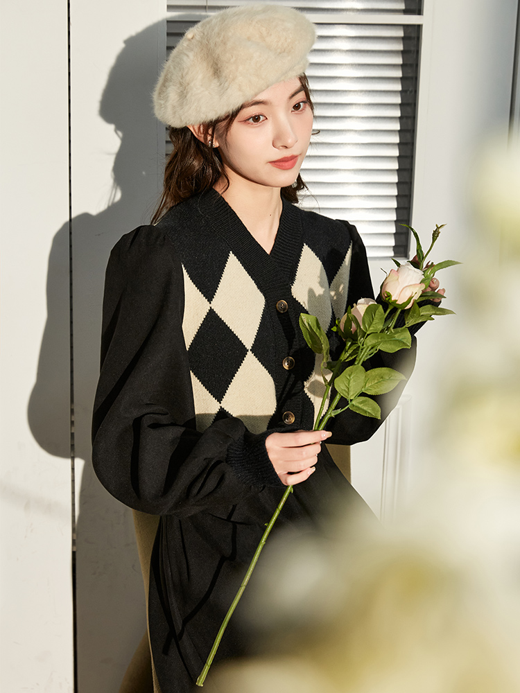 唐狮V领复古内搭针织连衣裙女秋