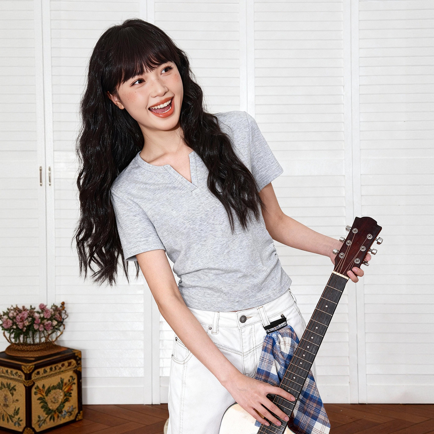 唐狮官方美式辣妹短袖t恤女2026新款春夏小v领半袖内搭纯欲上衣VC,女装/女士精品,T恤,淘宝优惠券,粉丝福利购,淘宝优惠卷