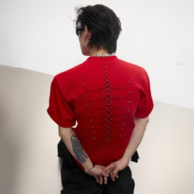 蛇形柳钉设计拼接短袖