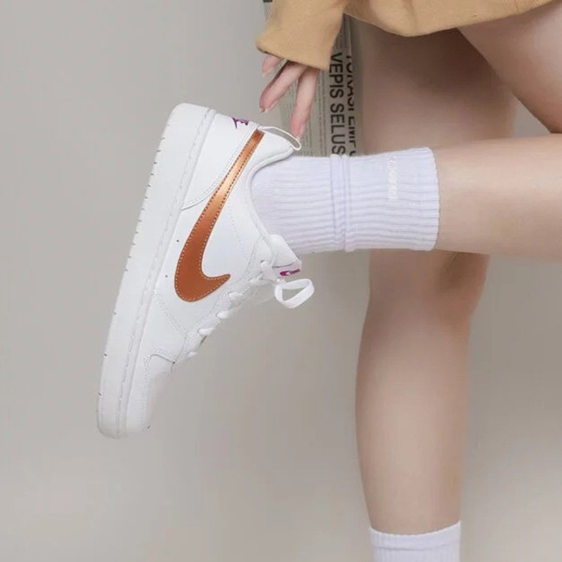 Nike耐克轻便耐磨低帮休闲鞋板