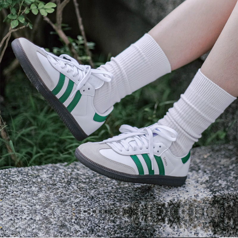 Adidas阿迪达斯情侣低帮运动鞋