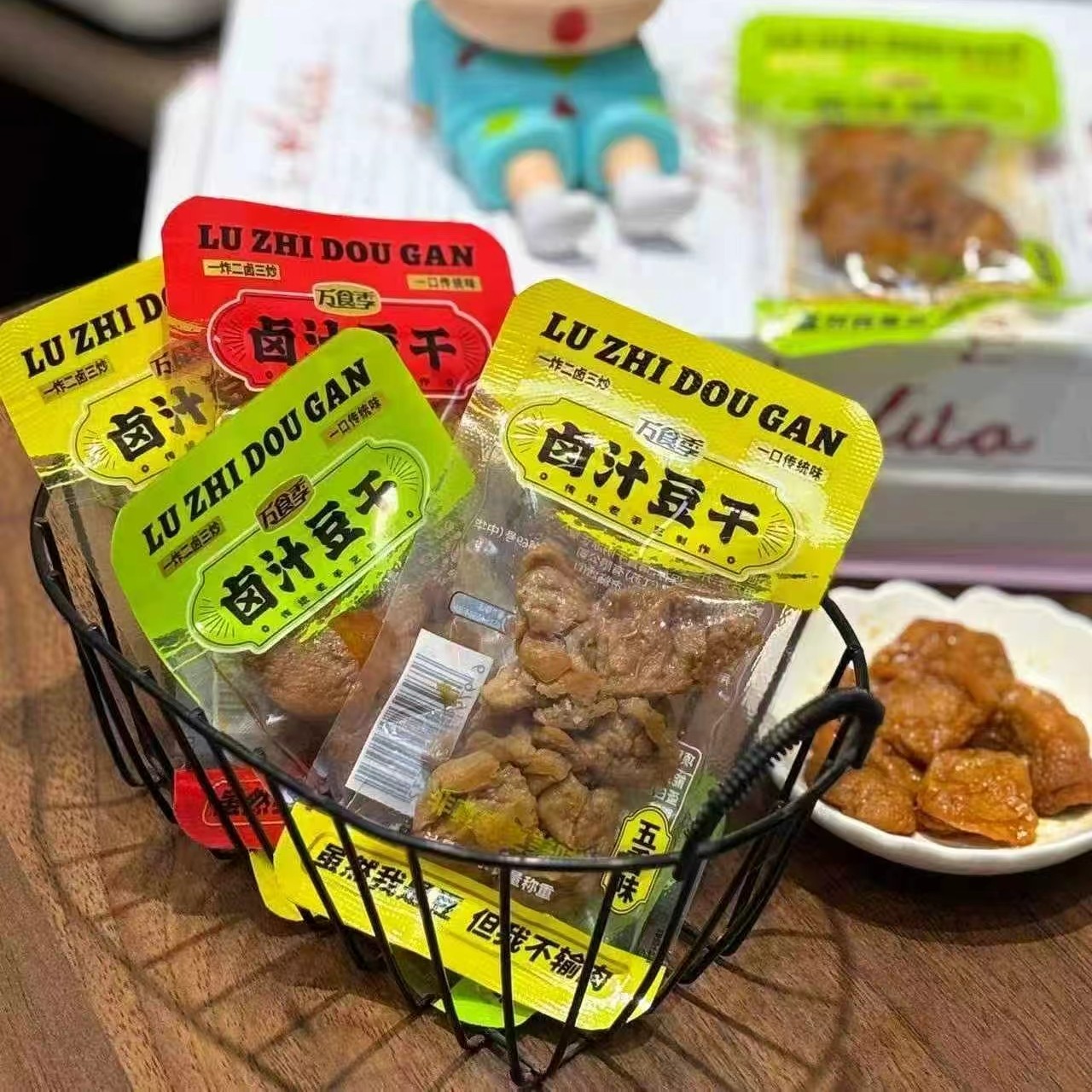 万食季五香豆干香辣味素肉零食180g袋装卤汁豆干休闲零食豆干小吃