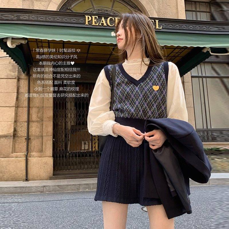 大码英伦学院风套装V领菱格马甲