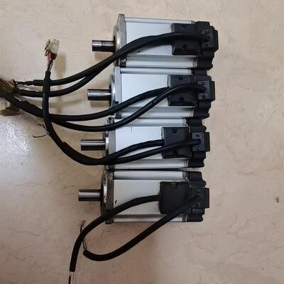 《议价》松下伺服电机MHMD042G1U 成色不好 有的插头剪了 功