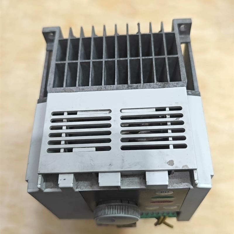 《议价》变频器 FR-S540E-0.75K-CHT 成色如图