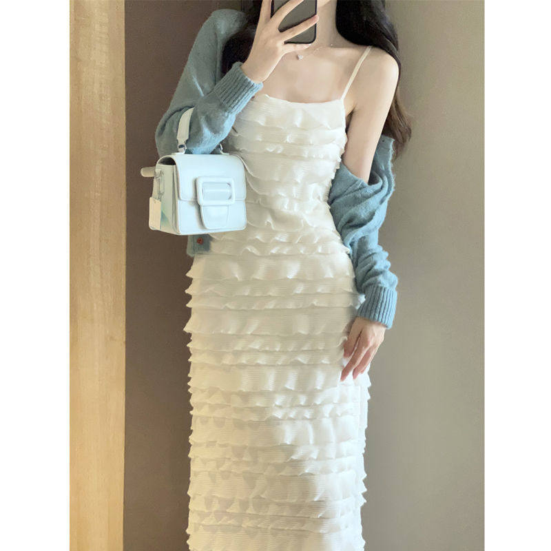 纯欲吊带蛋糕连衣裙女秋季2025新款设计感很仙的修身显瘦气质长裙