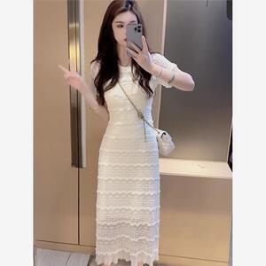 优雅的蕾丝夏季短袖连衣裙，时尚，美丽，修身，今年流行的长裙