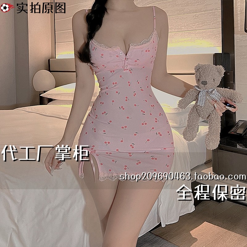 qq内衣大码露背镂空深胸垫睡裙辣妹心机樱桃碎花吊带短裙美背