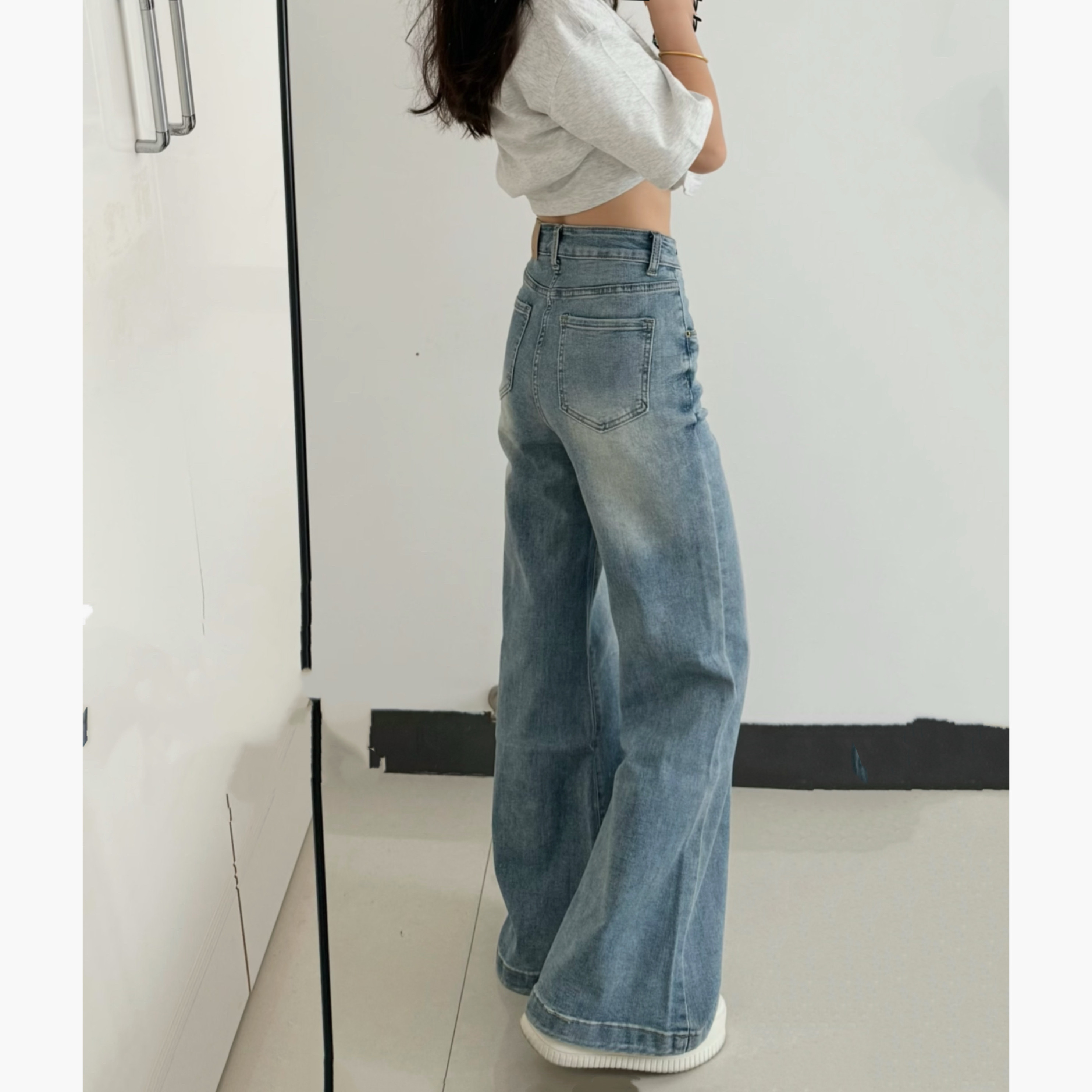 浅蓝色中低腰牛仔裤女2026夏季新款显瘦阔腿直筒不贴腿微喇叭裤子