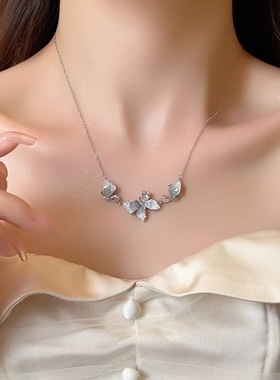 法式气质水晶蝴蝶项链小众设计感新款蓝色渐变颈链锁骨链