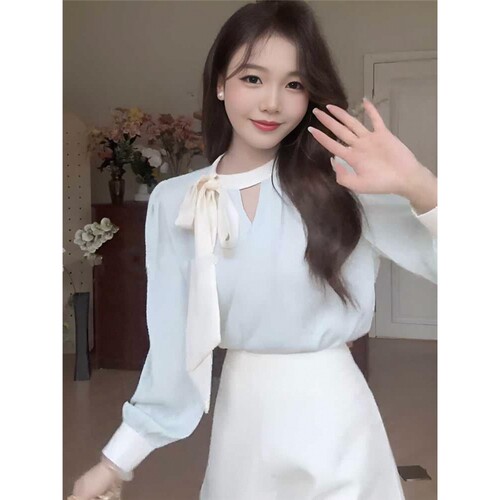 薄荷绿缎面衬衫女2026新款法式高级感衬衣春秋设计感小众长袖上衣