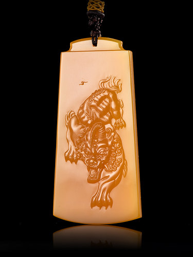 黄龙玉缅黄仿古貔貅手玩牌手把件