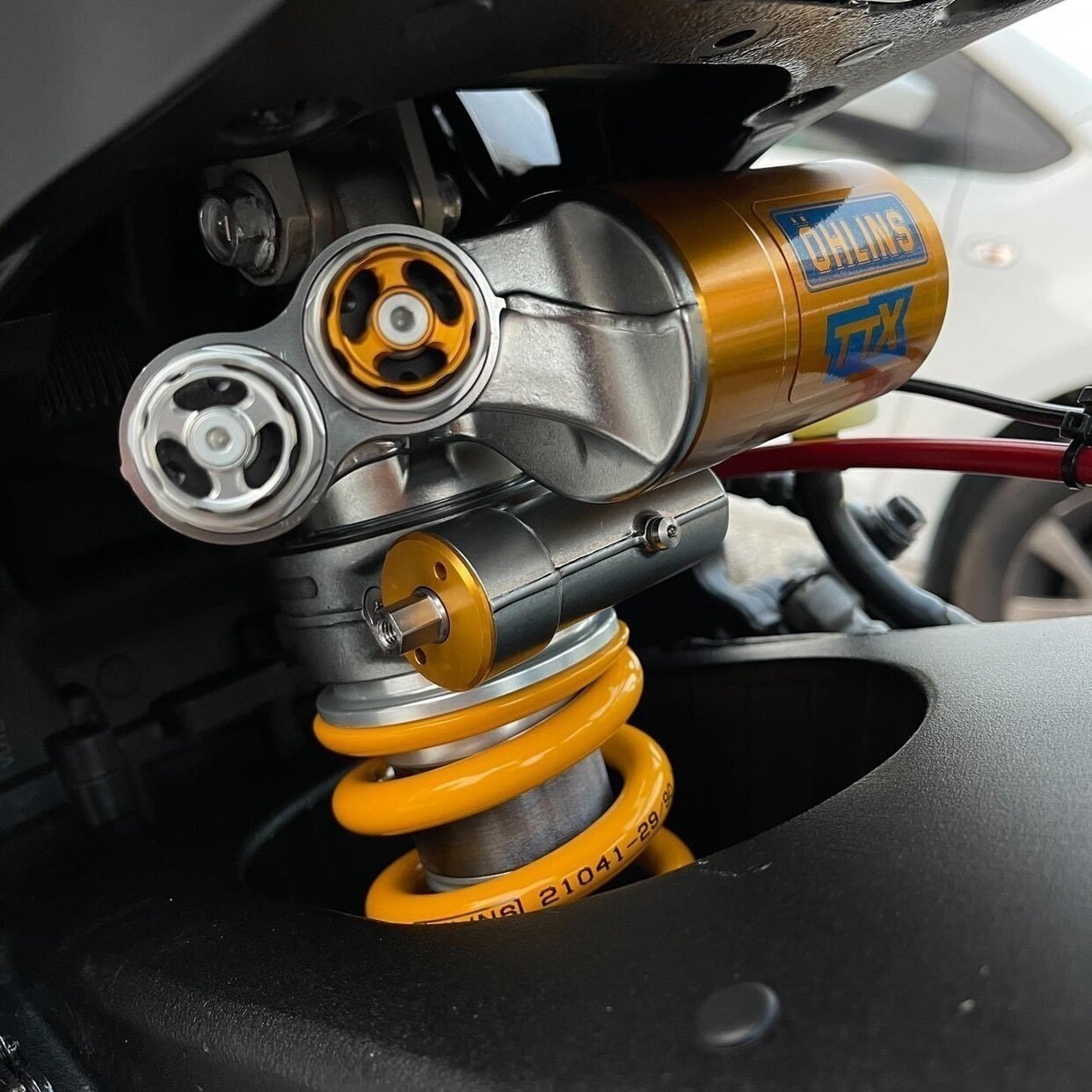 雅马哈r6改装欧林斯后减震 ohlins ya469 赛道级别 ohlins减震