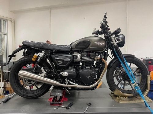 英伦凯旋 速双900  speed twin900 高金gk1200 改装欧林斯后减震