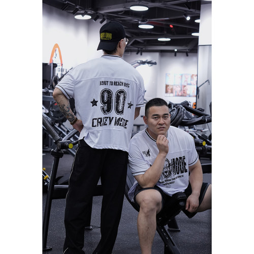 短宽廓形美式网眼拼接球衣