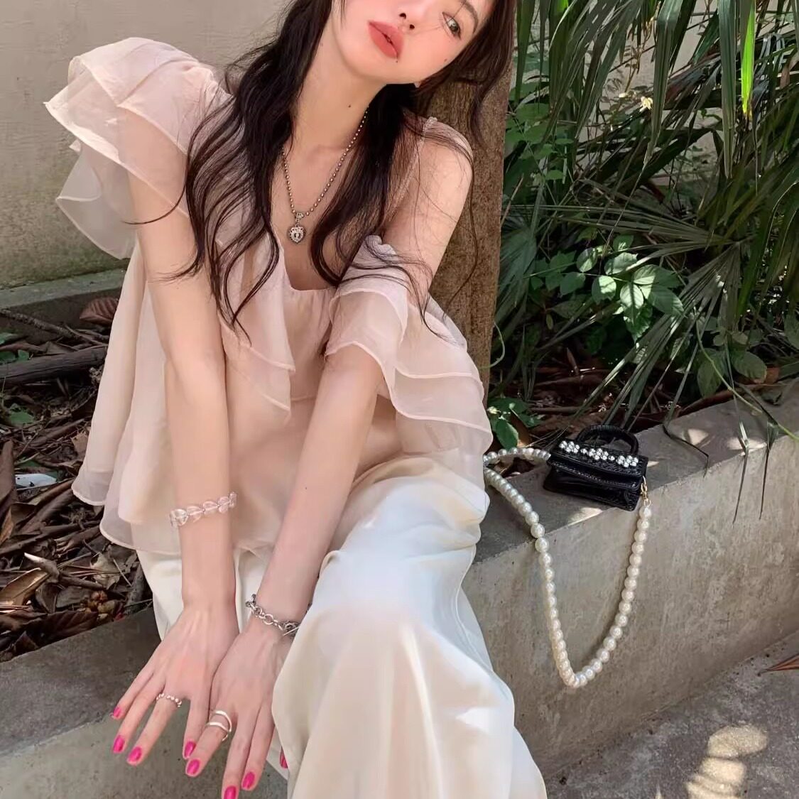 温柔杏仁茶~26夏设计感甜美宽松单边露肩荷叶领藕色上衣 仙仙衬衣