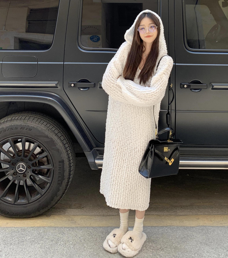 针织连帽宽松过膝大白裙
