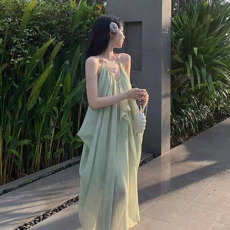 绝美背影杀~纯欲风浅绿色挂脖吊带连衣裙 夏大露背性感荷叶边长裙
