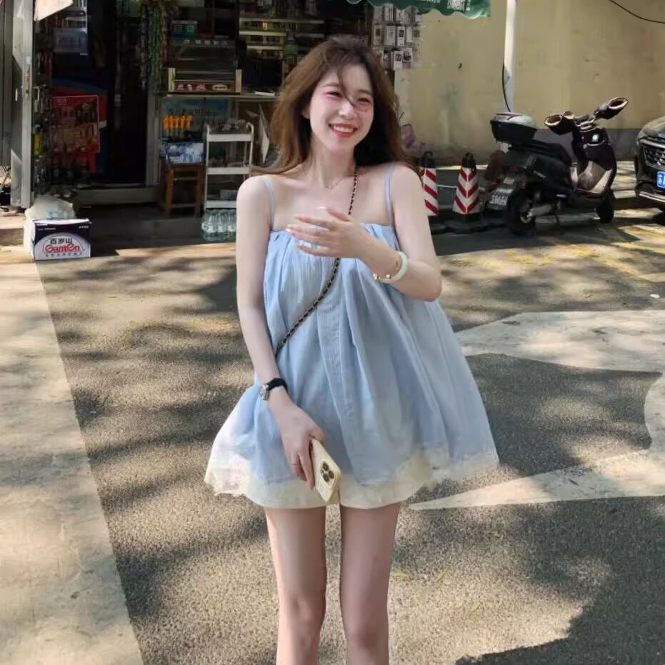 26夏新甜妹度假风设计感蓝色蕾丝吊带宽松娃娃上衣甜美小个子穿搭